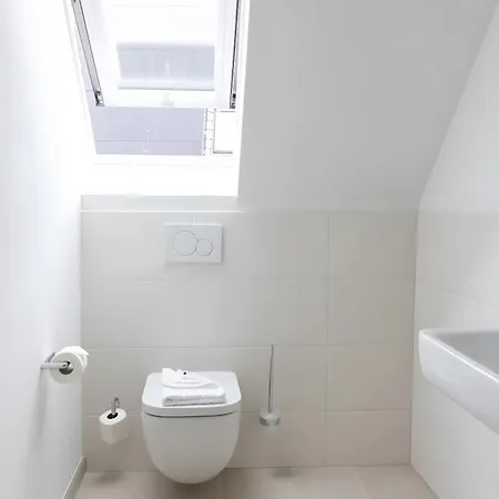 Strand Apartment *