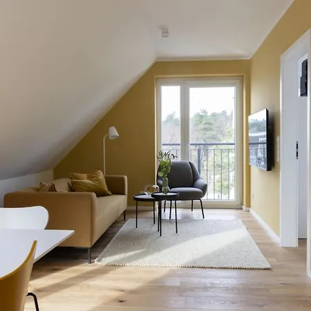 Strand Apartment *